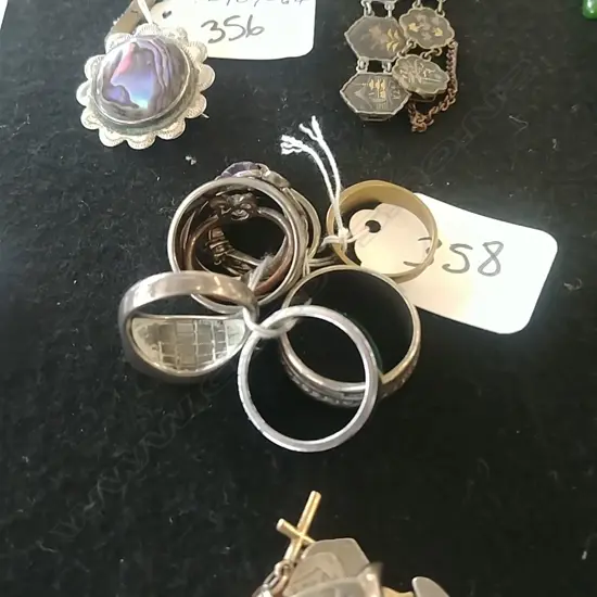 TEN ASSORTED SILVER AND OTHER METAL RINGS (RF)