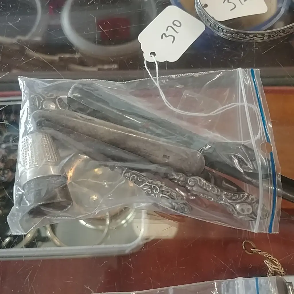 7 VINTAGE SILVER & PLATE ITEMS: VANITY ETC Image 1++