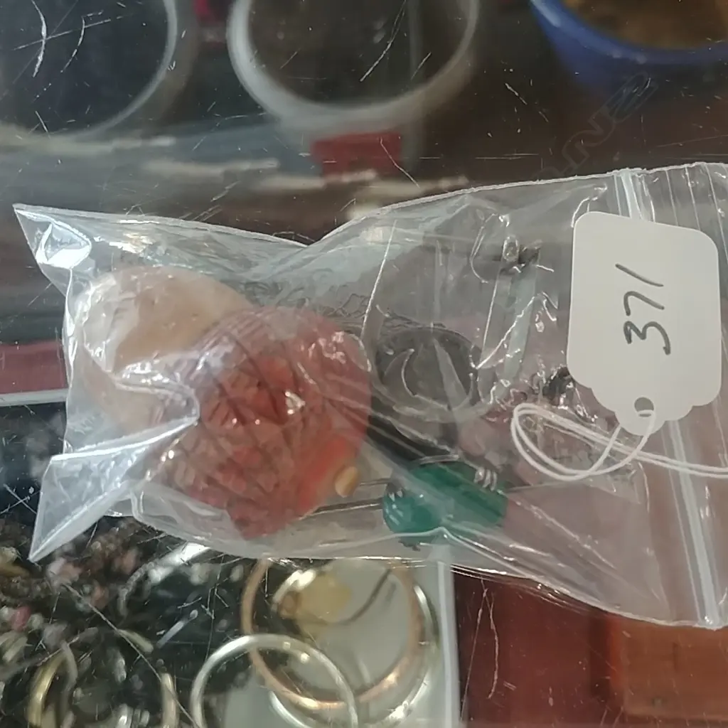 7 JEWELLERY ITEMS + TAGUA NUT ACORN THIMBLE HOLDER Image 1++