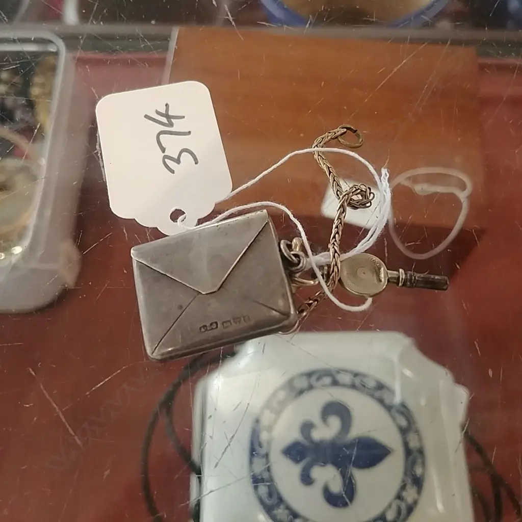 CHESTER 1903 ENVELOPE STAMP HOLDER + GOLD CHAIN Image 1++