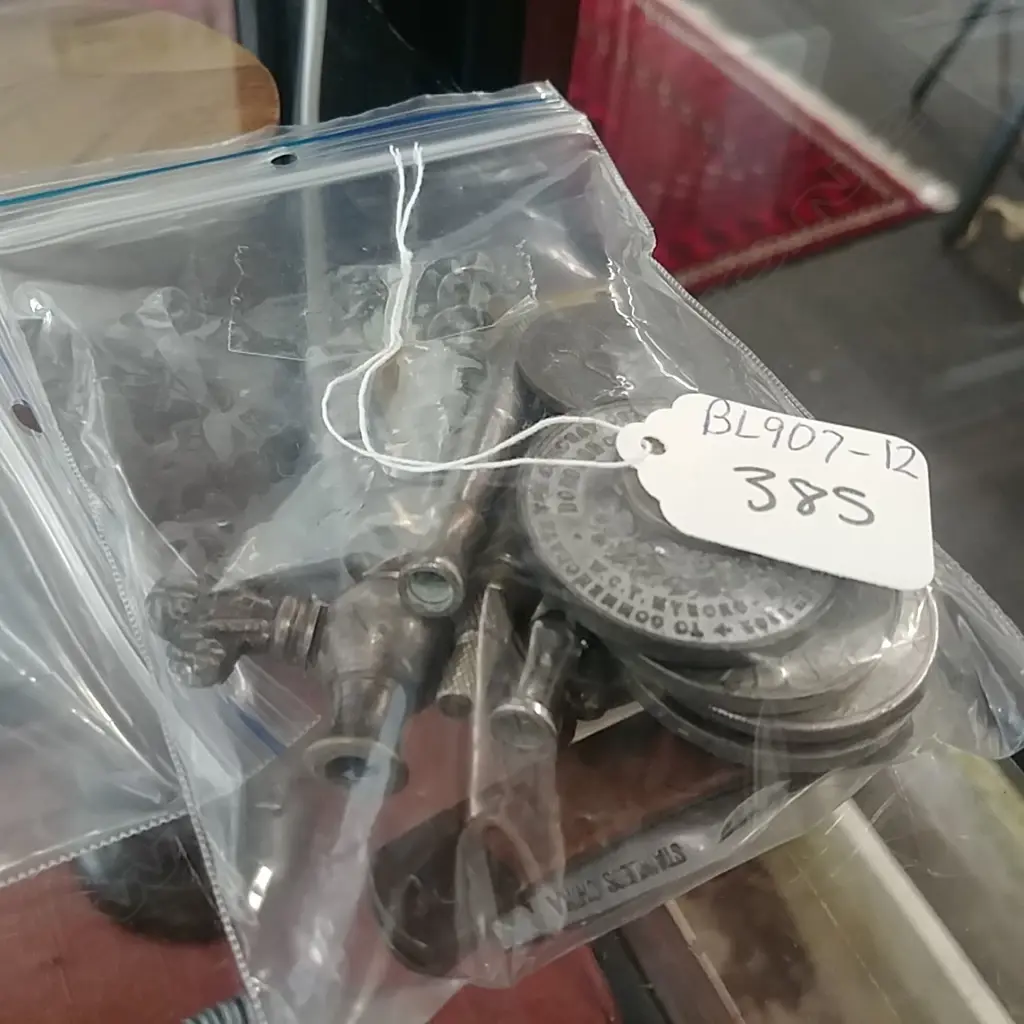 BAG OF COMM., SCREWS, PLAQUE, ETC (RF) Image 1++