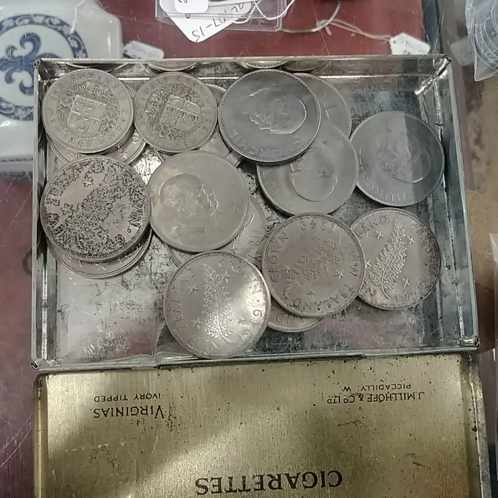OLD CIG. TIN CHURCHILL,NZ CROWNS,FLORINS ETC (JP) Image 1++