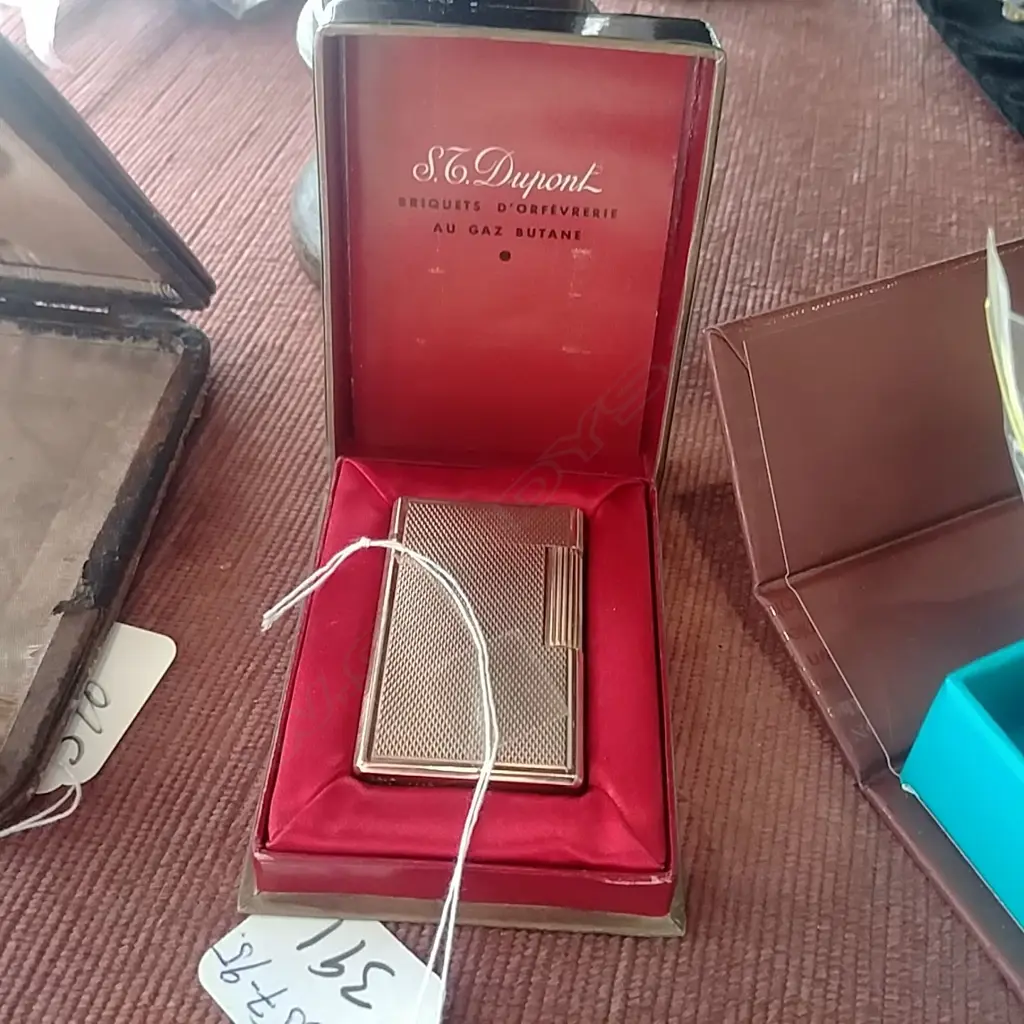 DUPONT AS NEW GOLD PLATED LIGHTER IN BOX Image 1++