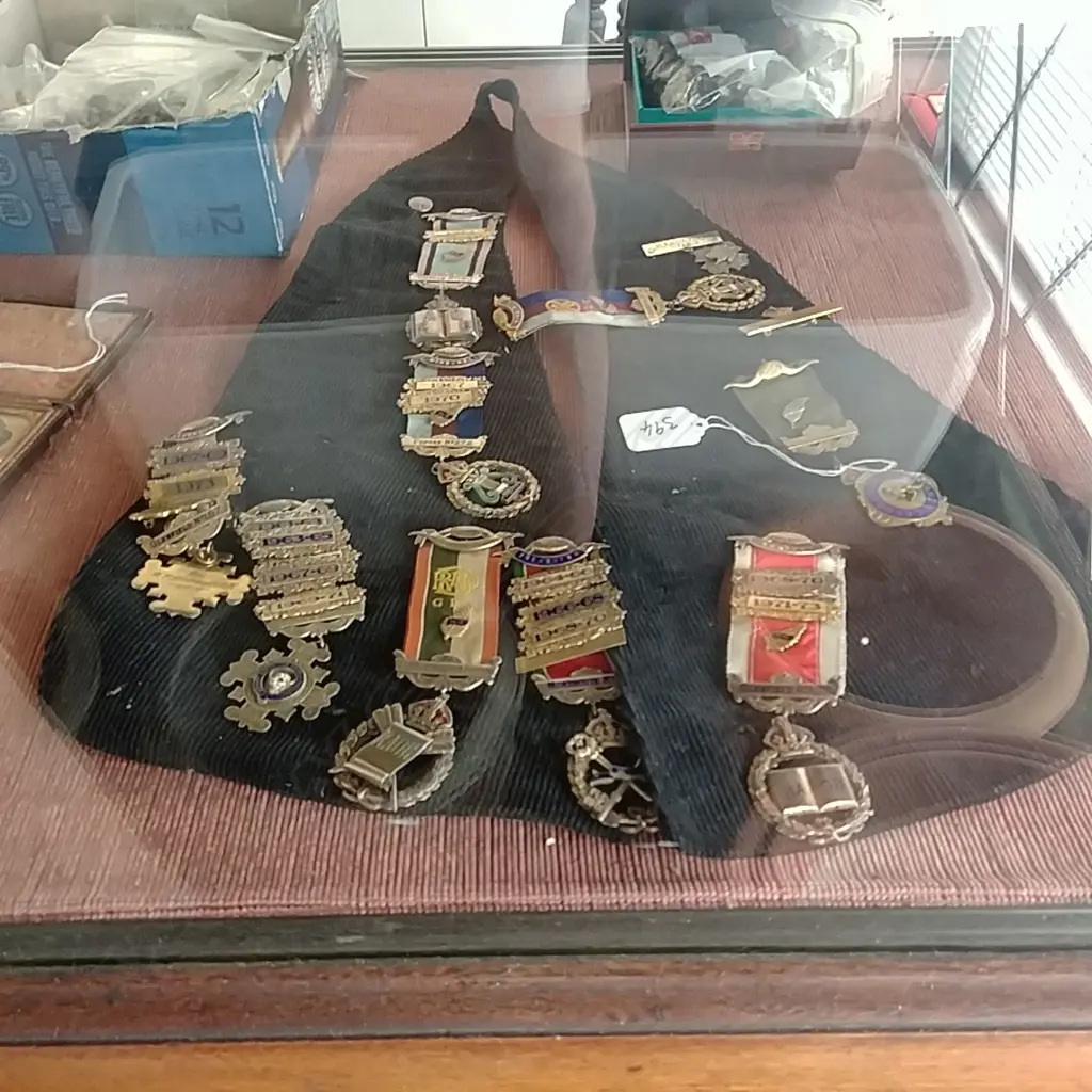 VINTAGE MASONIC COLLAR WITH MANY SILVER & OTHER JEWELS Image 1++