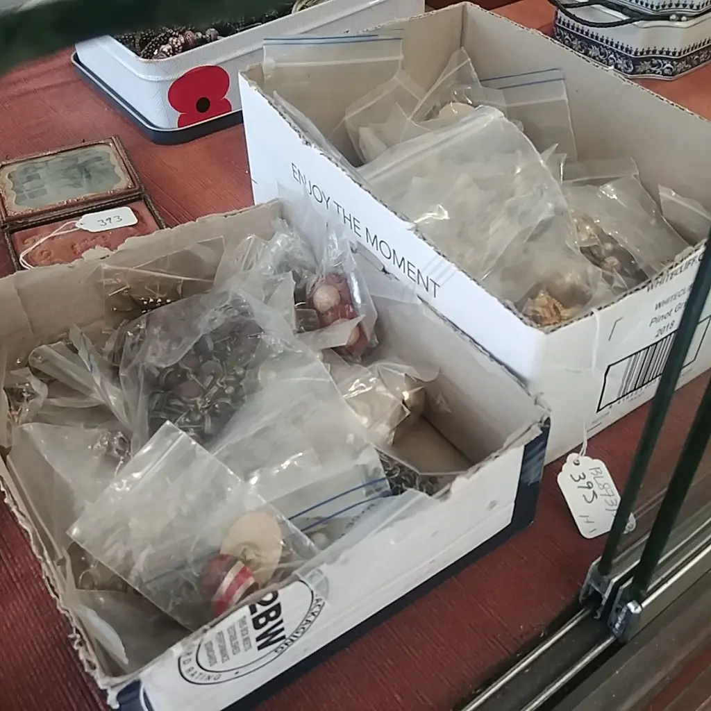 2 BOXES EARRINGS Image 1++