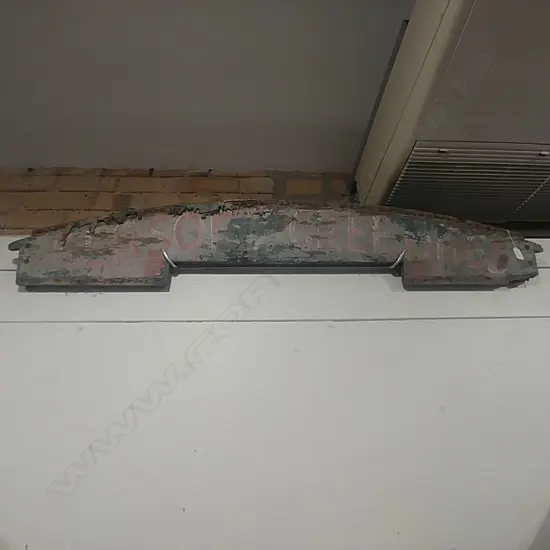 COLONIAL DISTRESSED WOODEN STREET SIGN  