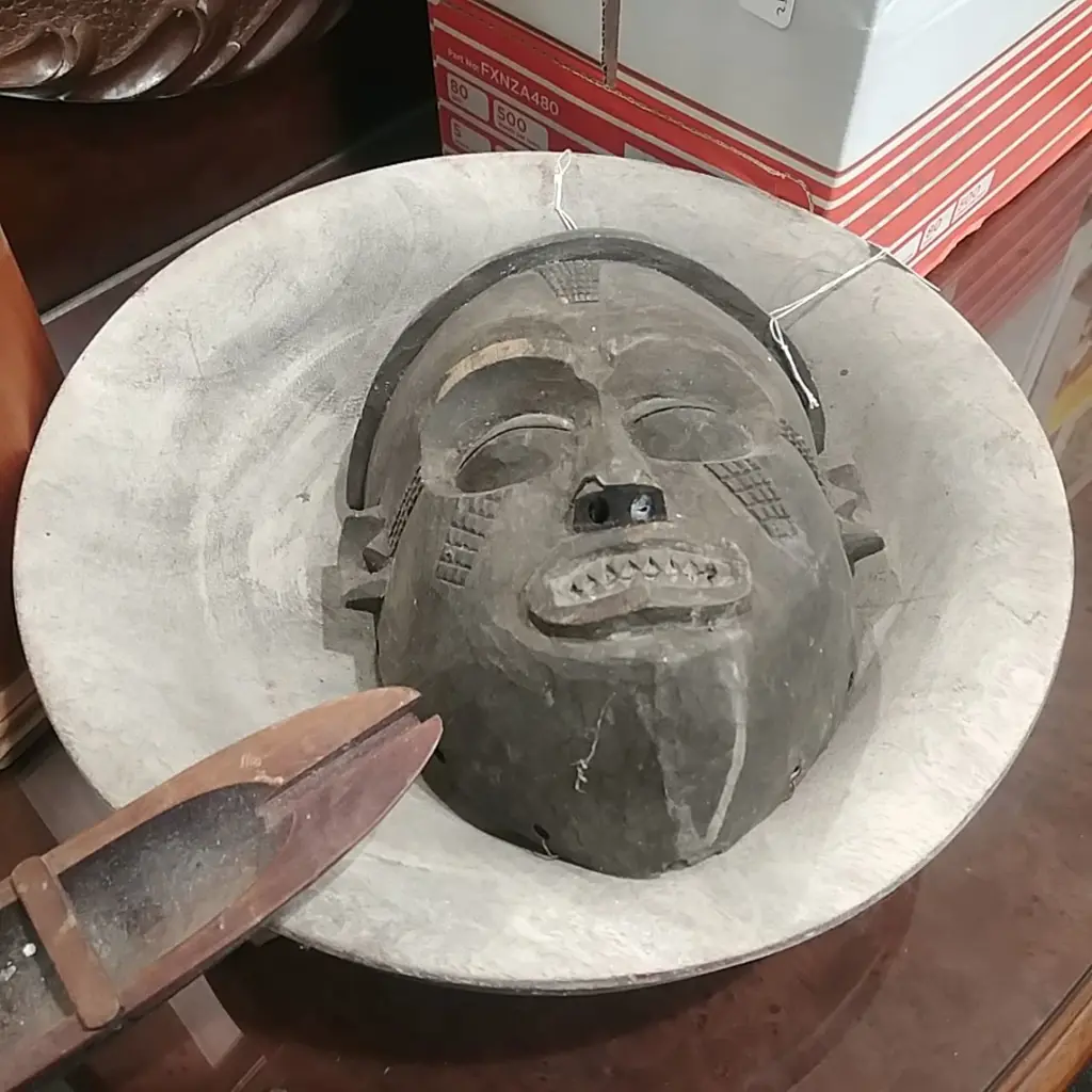 FOOTED KAVA  BOWL & FACE MASK Image 1++