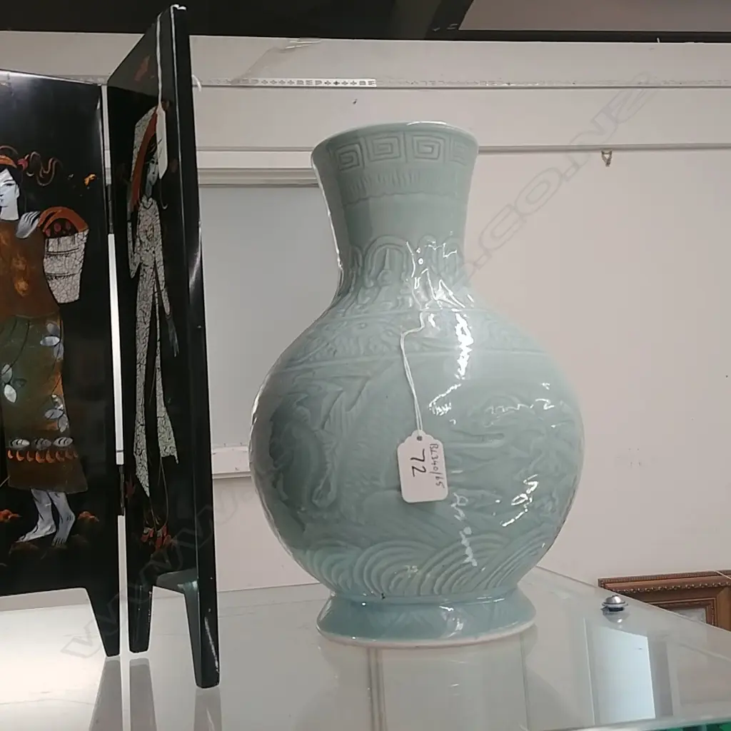 CHINESE CELADON VASE Image 1++