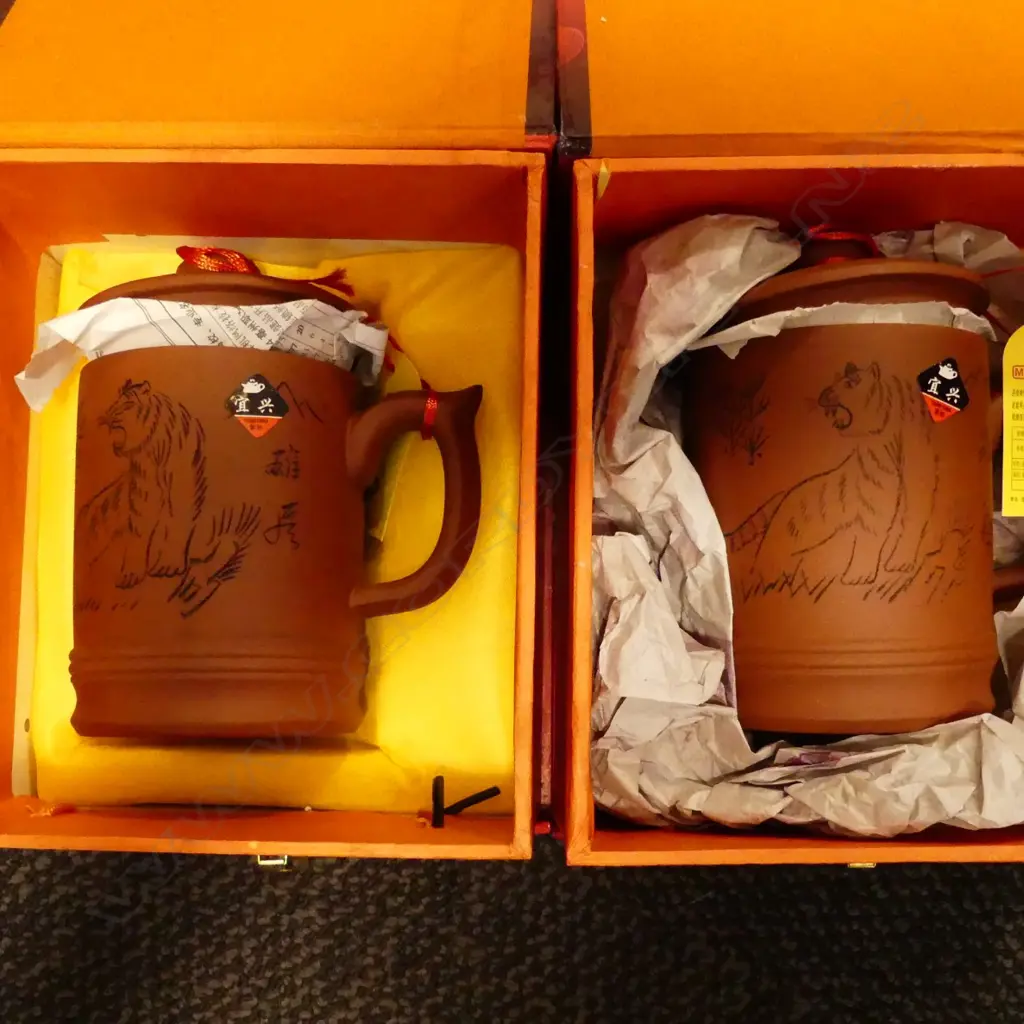2 CHINESE LIDDED CUPS Image 1++