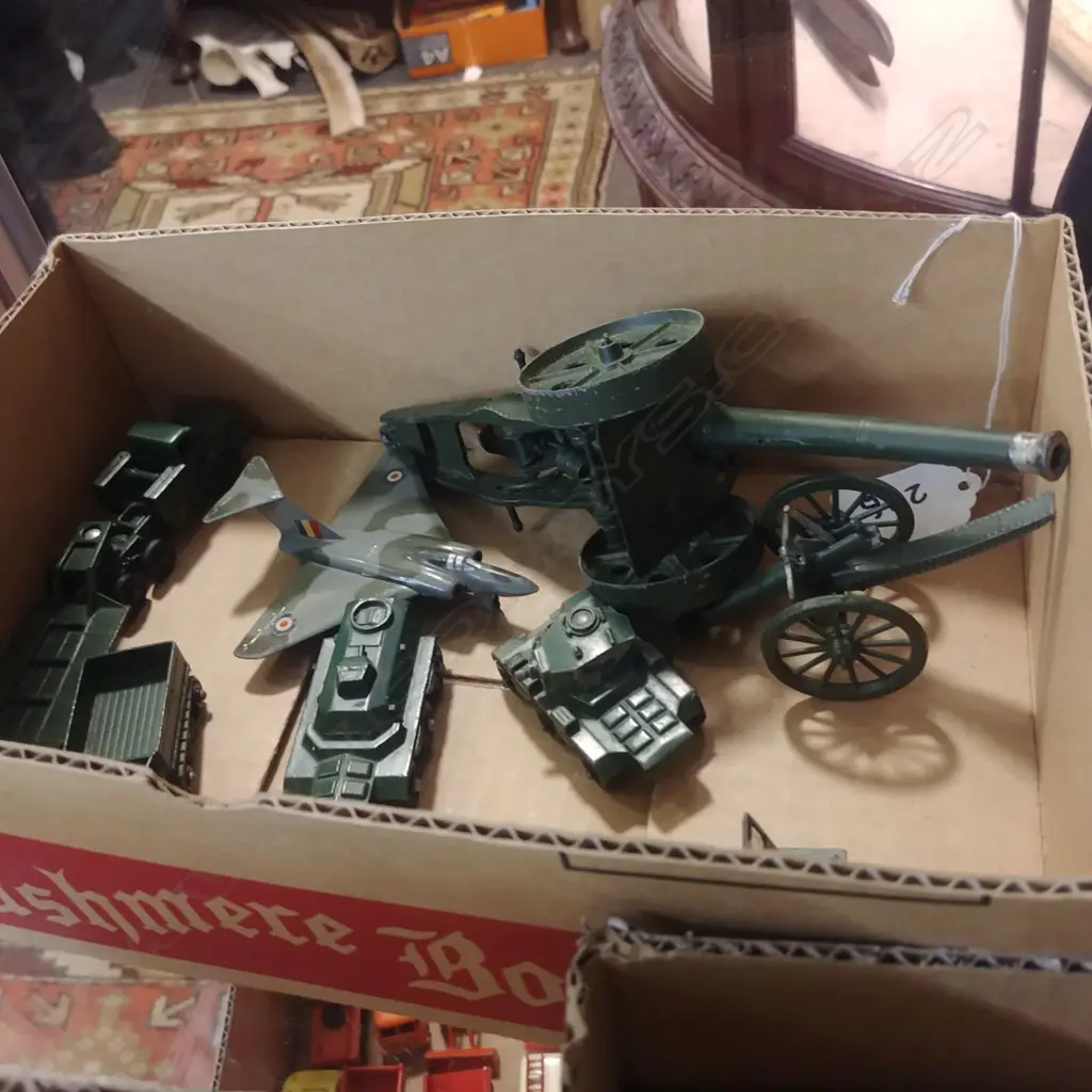 TRAY ARMY MATCHBOX & DINKY TOYS Image 1++