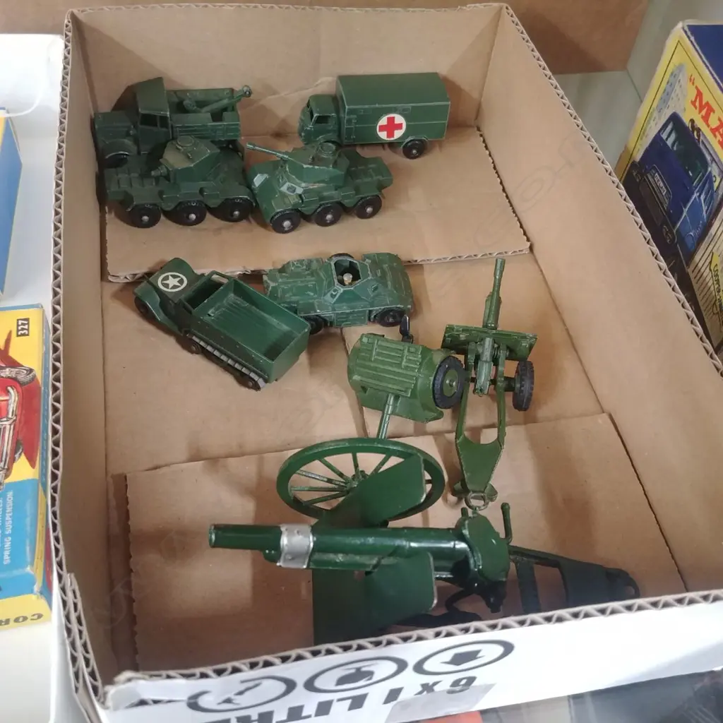 TRAY ARMY MATCHBOX & DINKY TOYS Image 1++