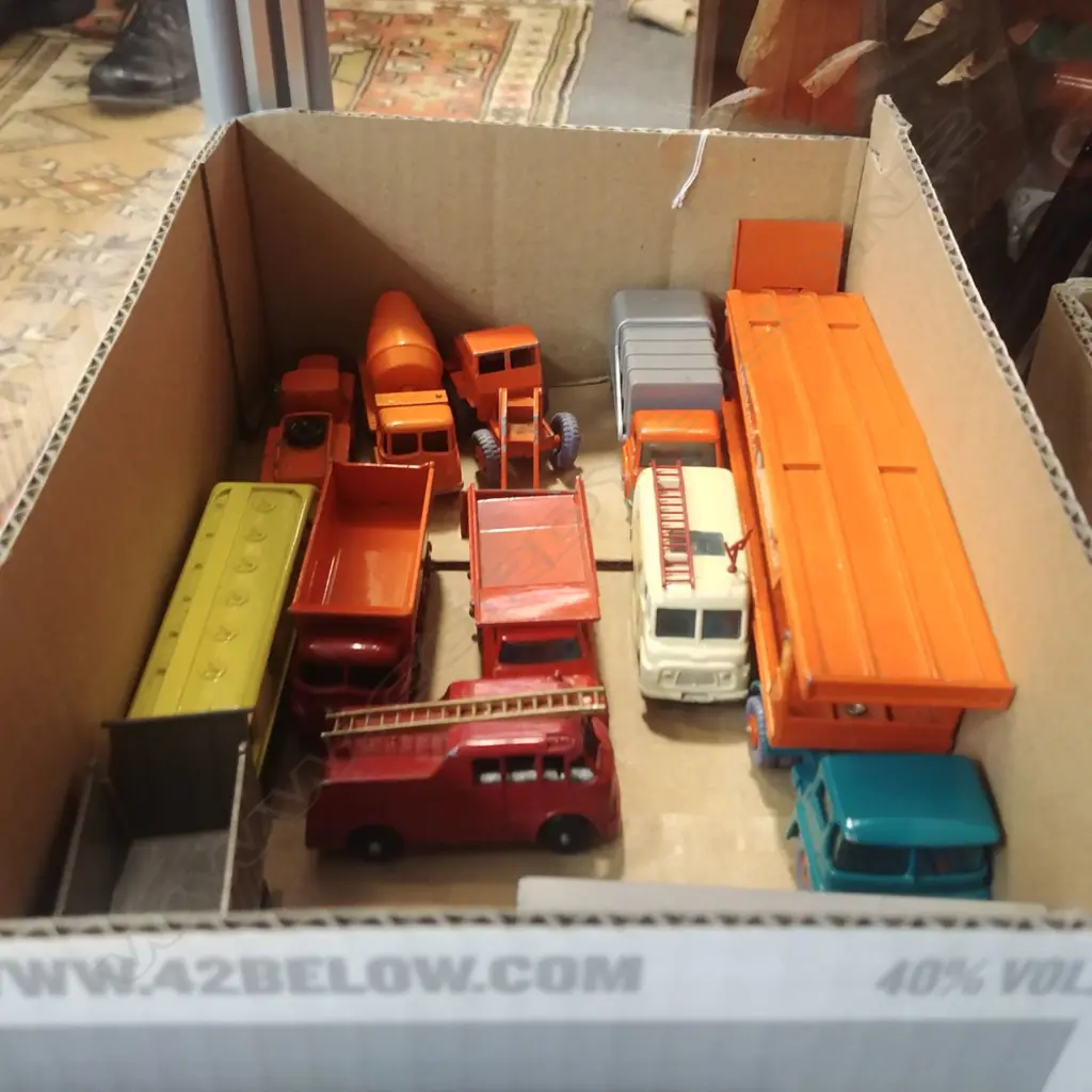 TRAY OF 12 MATCHBOX & DINKY TOYS Image 1++