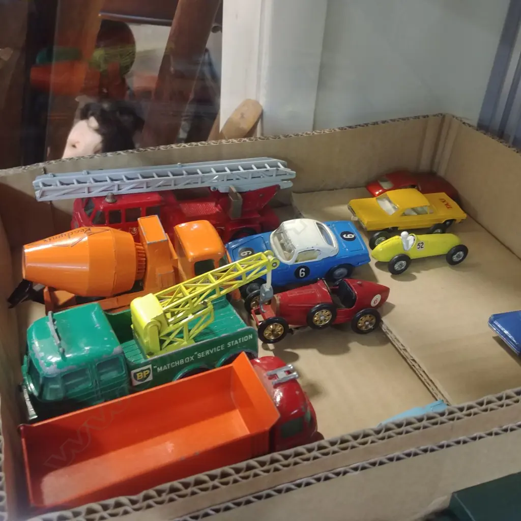 TRAY OF 12 MATCHBOX & DINKY TOYS Image 1++