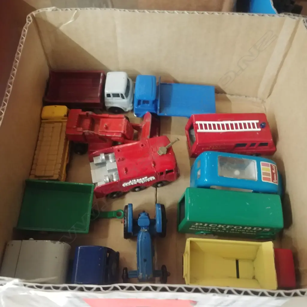 TRAY OF 12 MATCHBOX & DINKY TOYS Image 1++