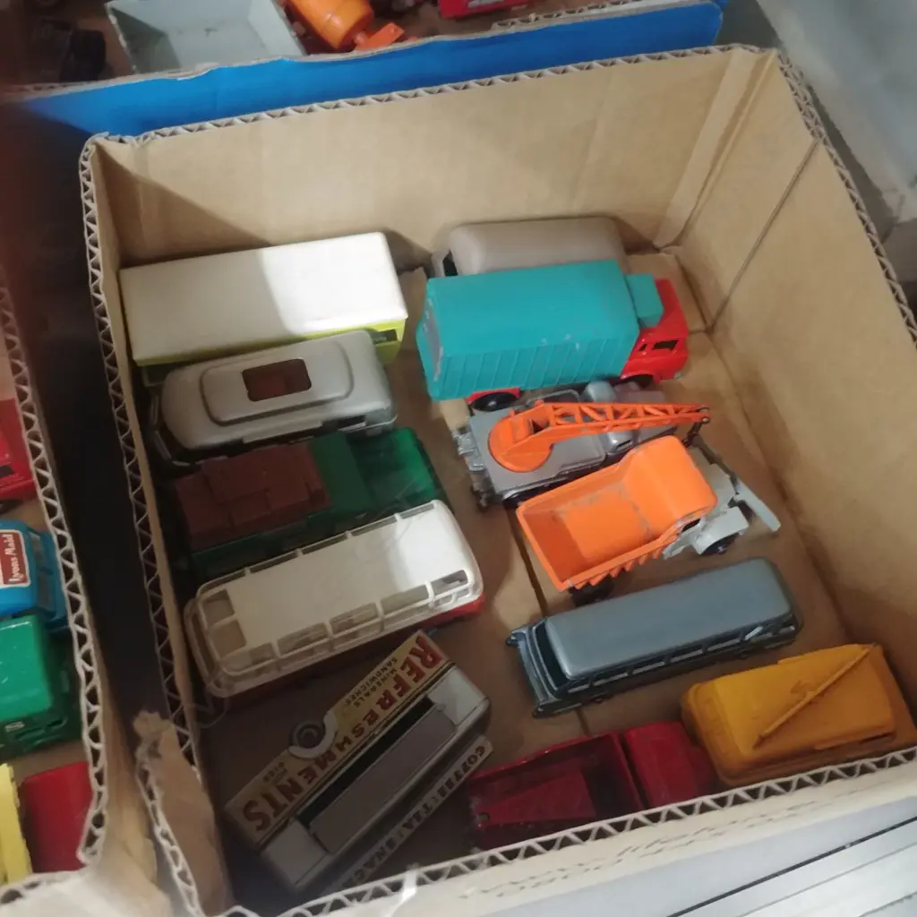TRAY OF 12 MATCHBOX & DINKY TOYS Image 1++