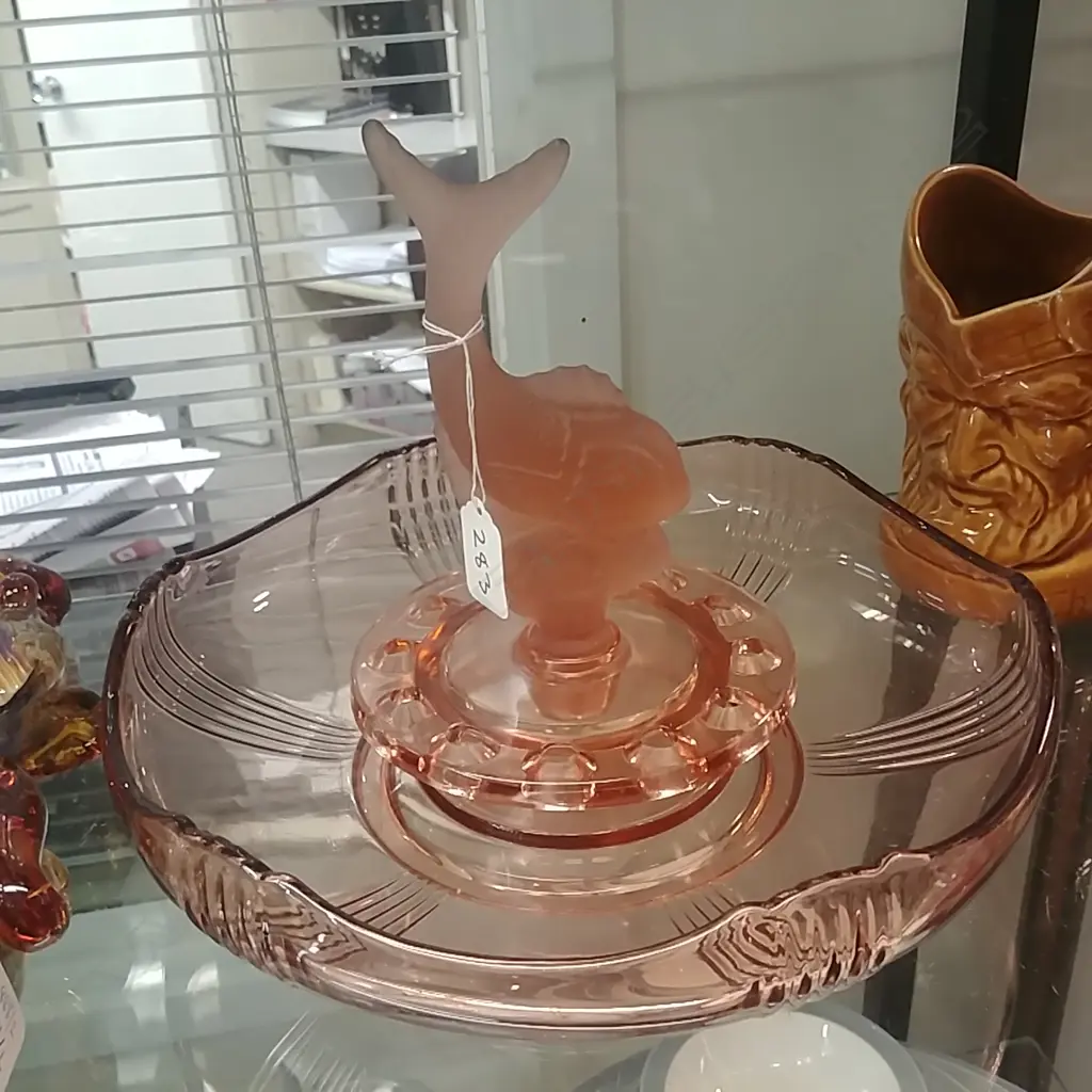 GLASS BOWL WITH FISH CENTRE PIECE Image 1++