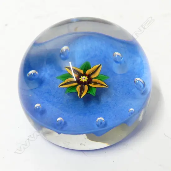 PAUL YSART SINGLE FLOWER, L.BLUE, P/WEIGHT, BOX+CERT