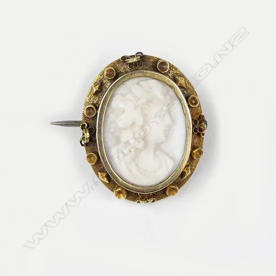 ANTIQUE 15CT CAMEO BROCHE
