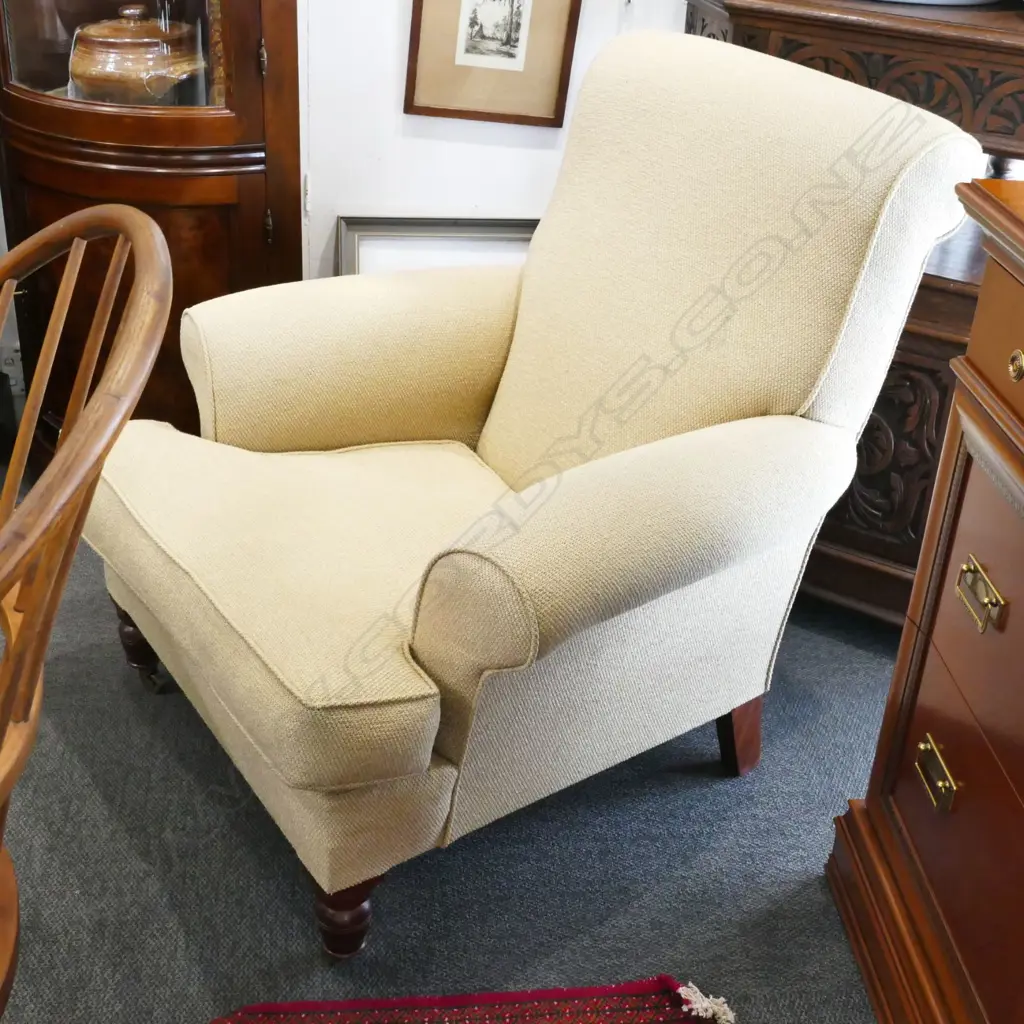 PR ROLL ARM LOUNGE CHAIRS Image 1++