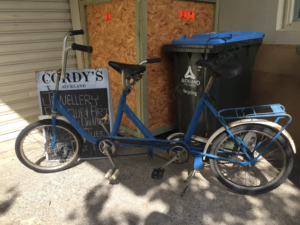 VINTAGE TANDEM BICYCLE BLUE Image 1++