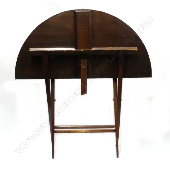 An Edwardian mahogany folding coaching table