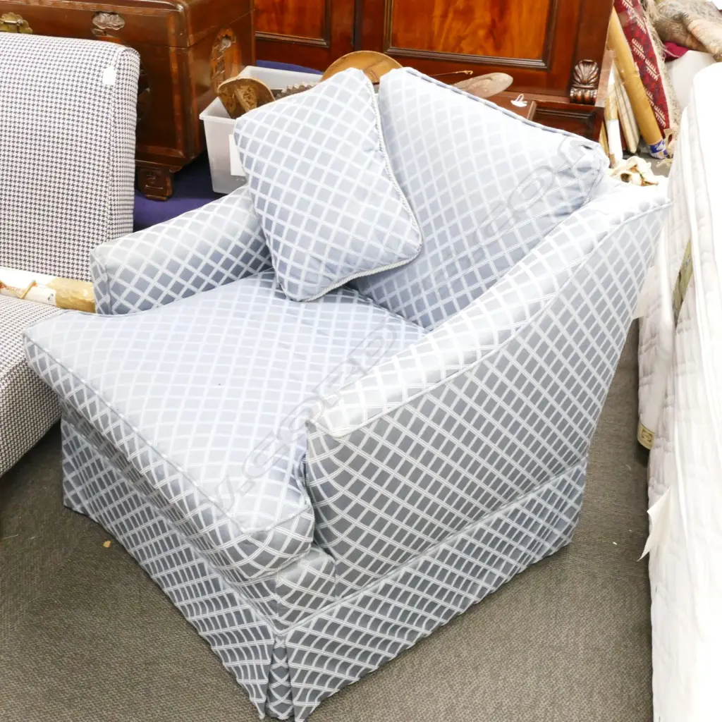 SAPPHIRE BLUE TRELLIS PATTERNED ARMCHAIR Image 1++