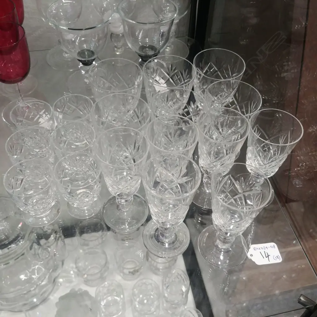 18 CRYSTAL GLASSES, WINE & SHERRY Image 1++
