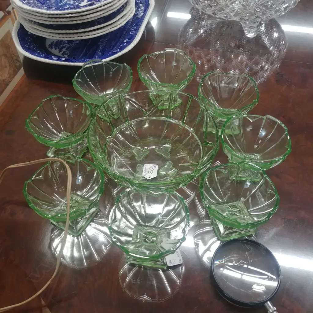 GREEN DEPRESSION GLASS DESERT SET, BOWL & 8 COMPORTS Image 1++