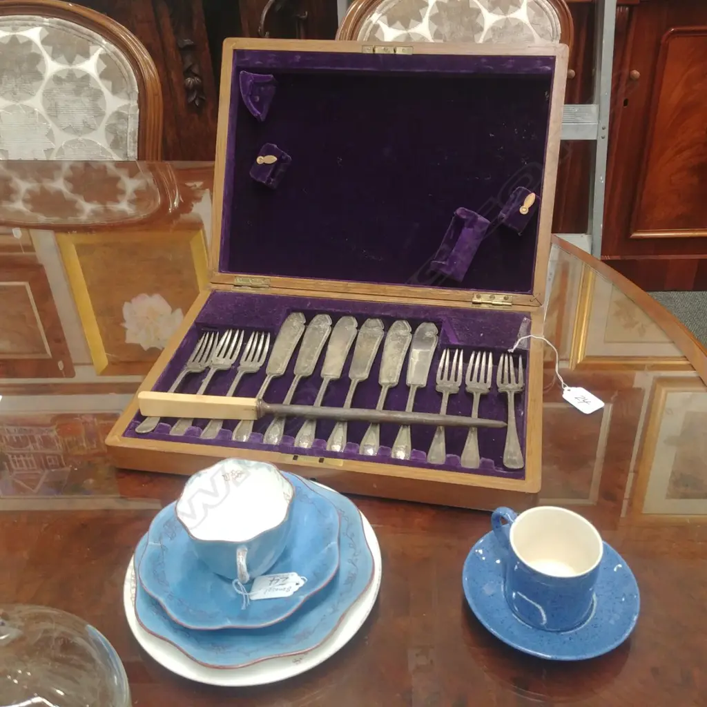 CASED FISH KNIVES/DOULTON/MOORCROFT ETC Image 1++