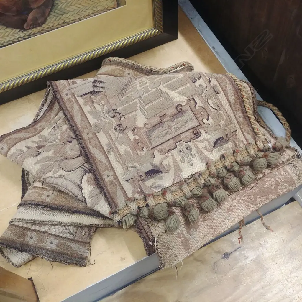 2 AUXBUISSON  TAPESTRY  Image 1++