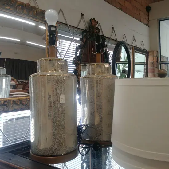 PR CHINA TABLE LAMPS WITH SHADES