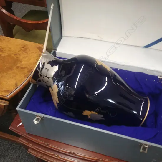 BOXED JAPANESE OKURA VASE