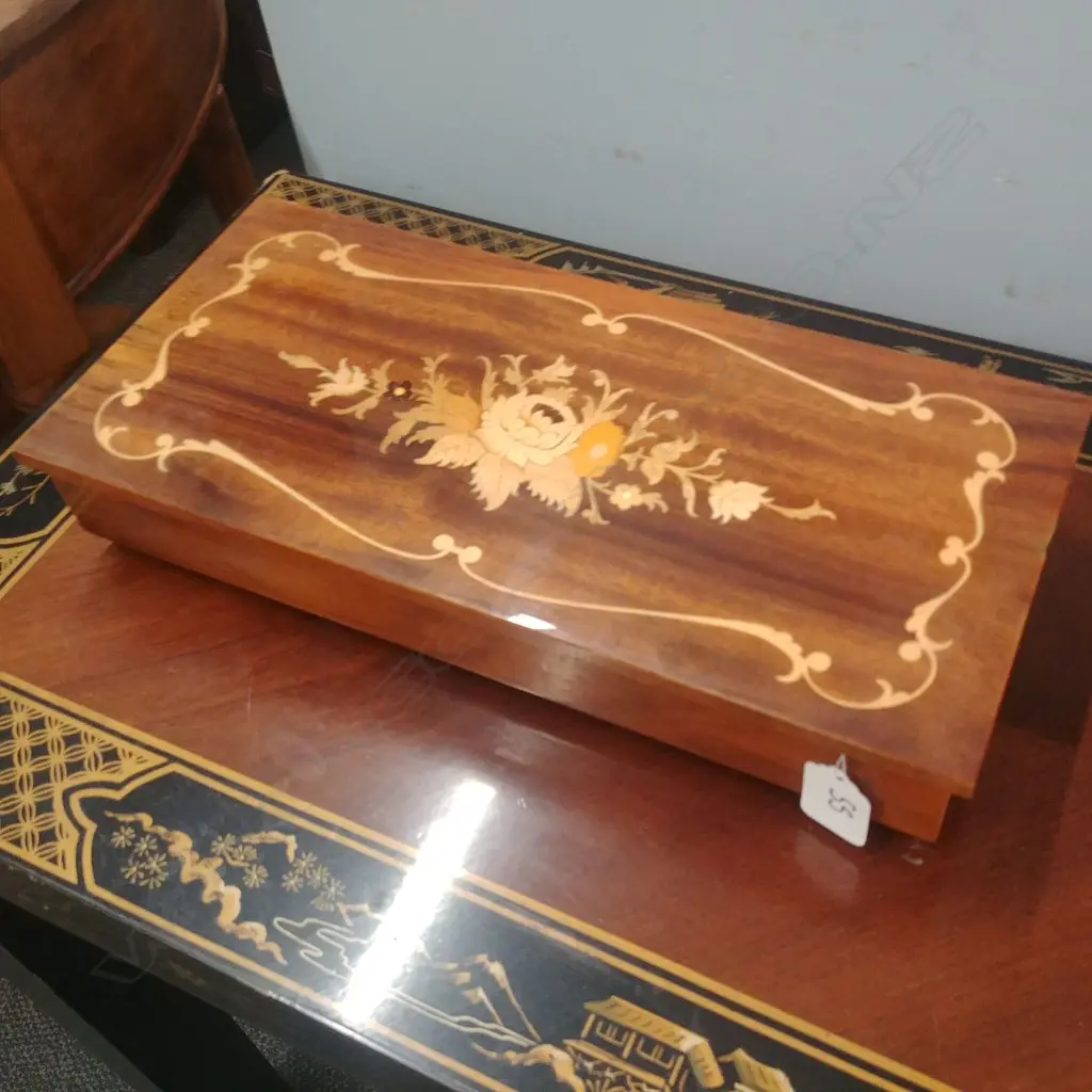 ITALIAN INLAID JEWELLERY BOX Image 1++