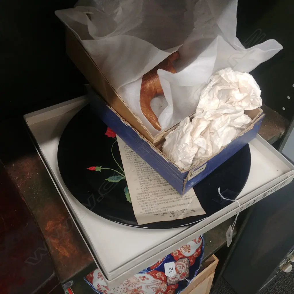 BOXED LACQUER PLATE + CLAY HORSE Image 1++