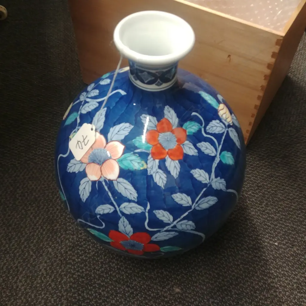 BOXED JAPANESE VASE Image 1++
