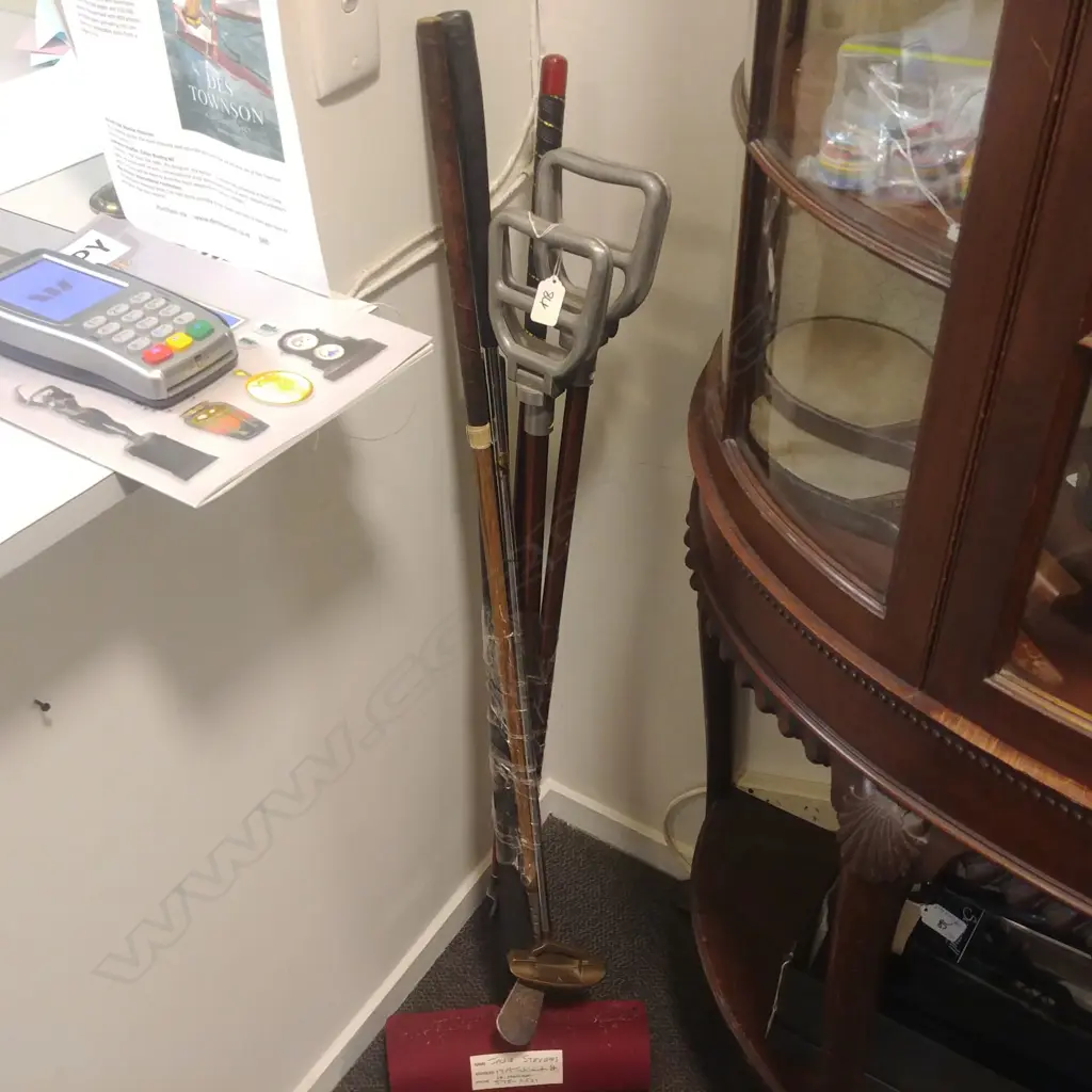 LOT PUTTERS/SHOOTING STICKS ETC Image 1++