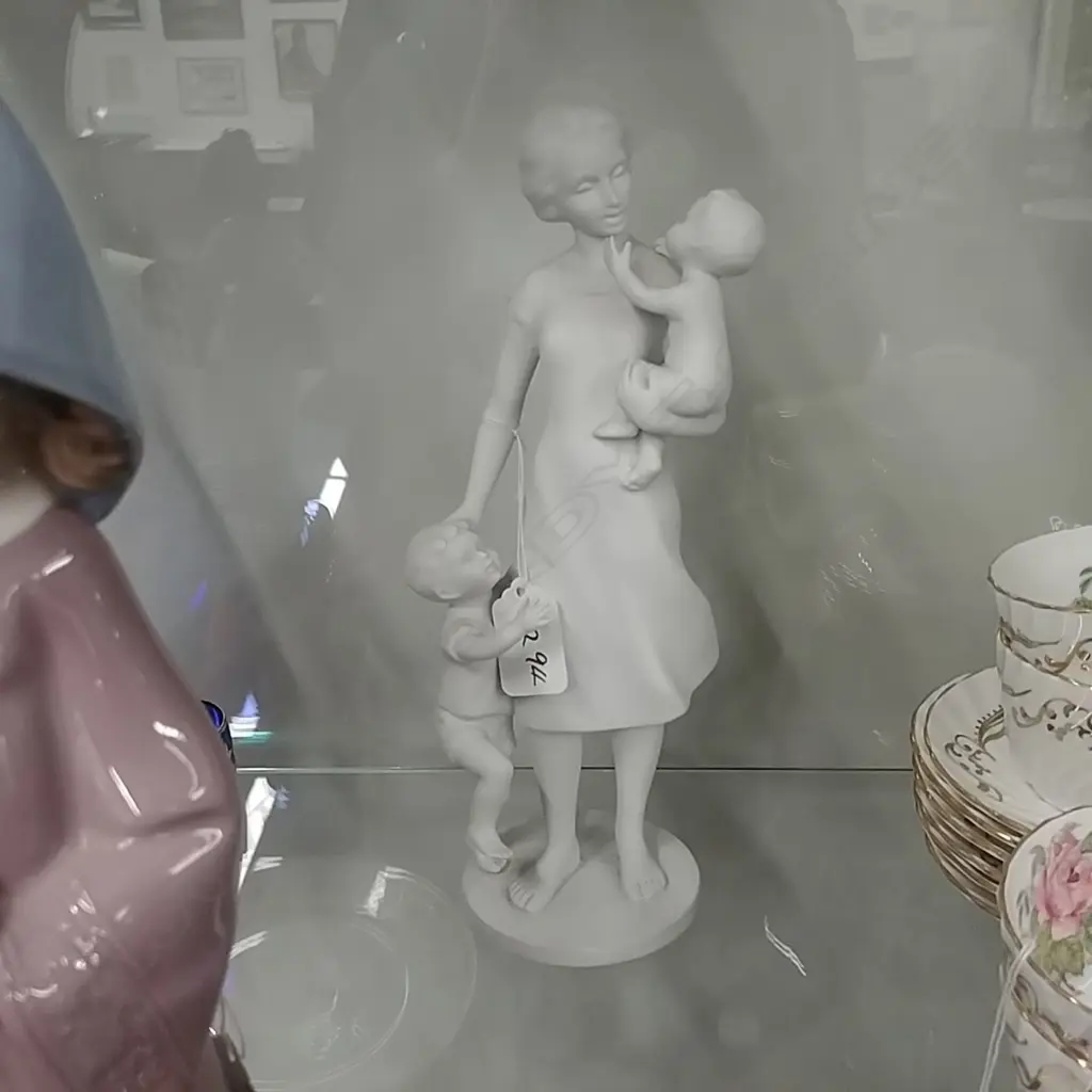 KAISER MOTHER AND CHILDREN BISQUE Image 1++