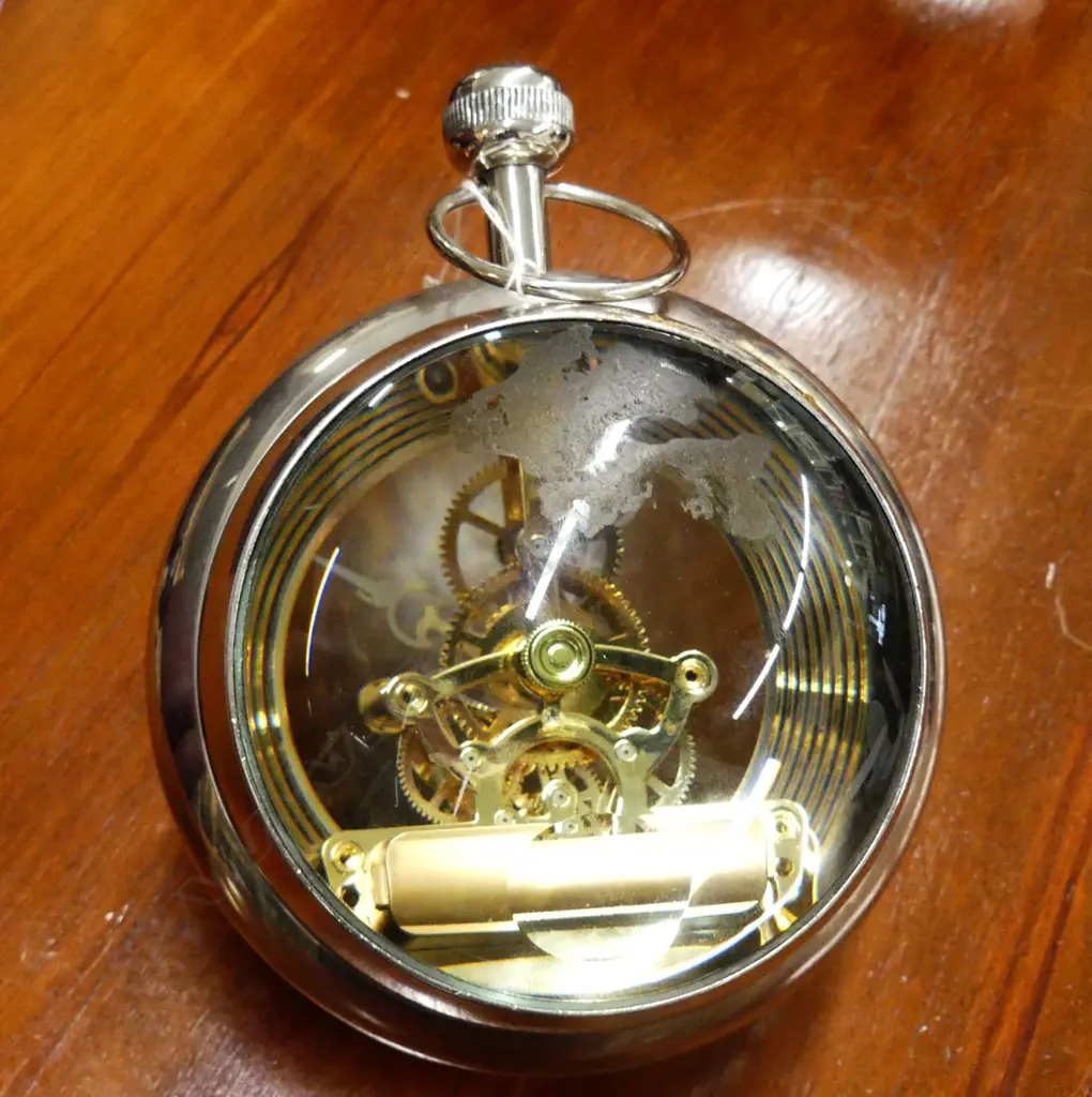 MAGNIFIED CLOCK Image 1++