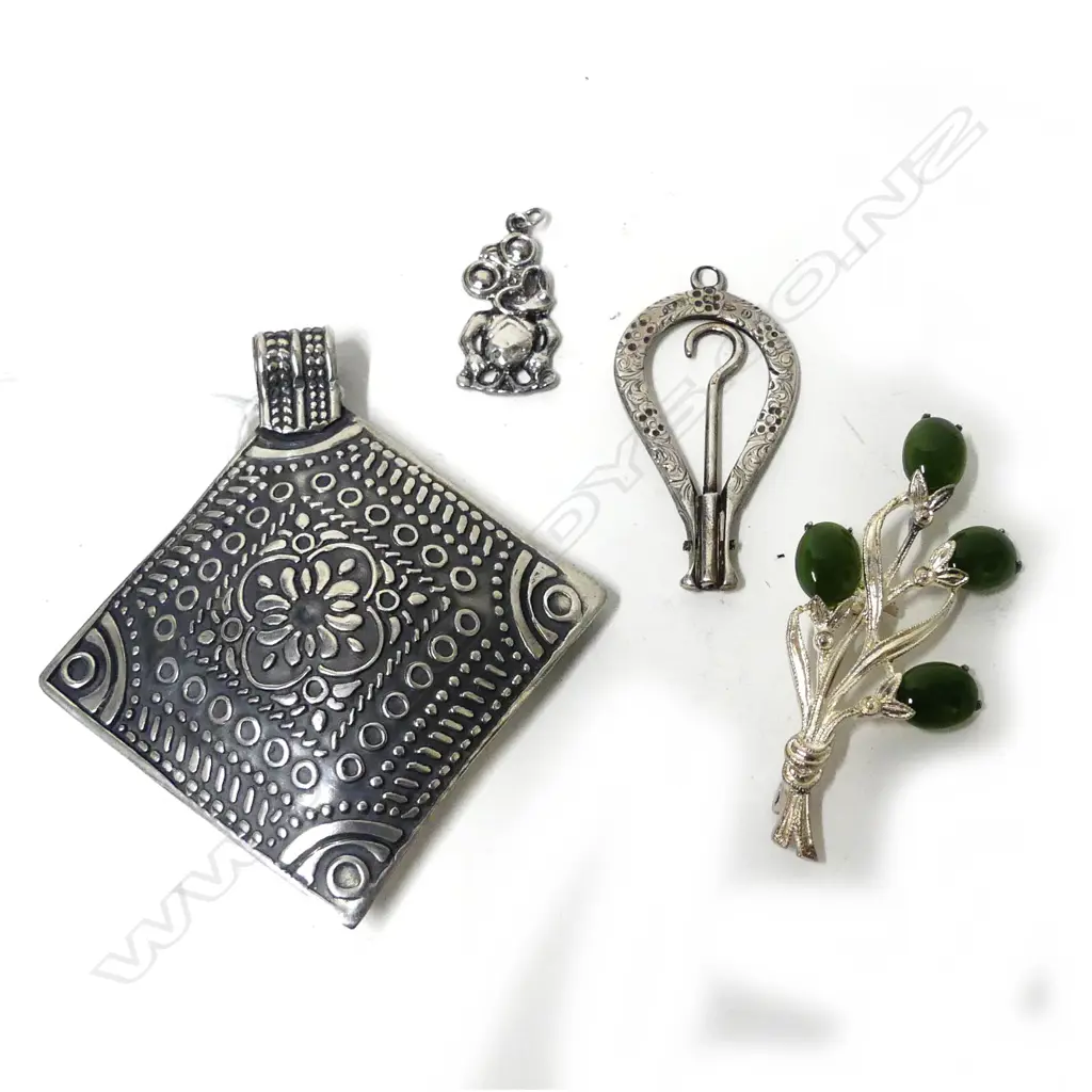 SIL TIKI, BOOTHOOK & PENDANT, BROOCH & POUNAMU BROOCH Image 1++