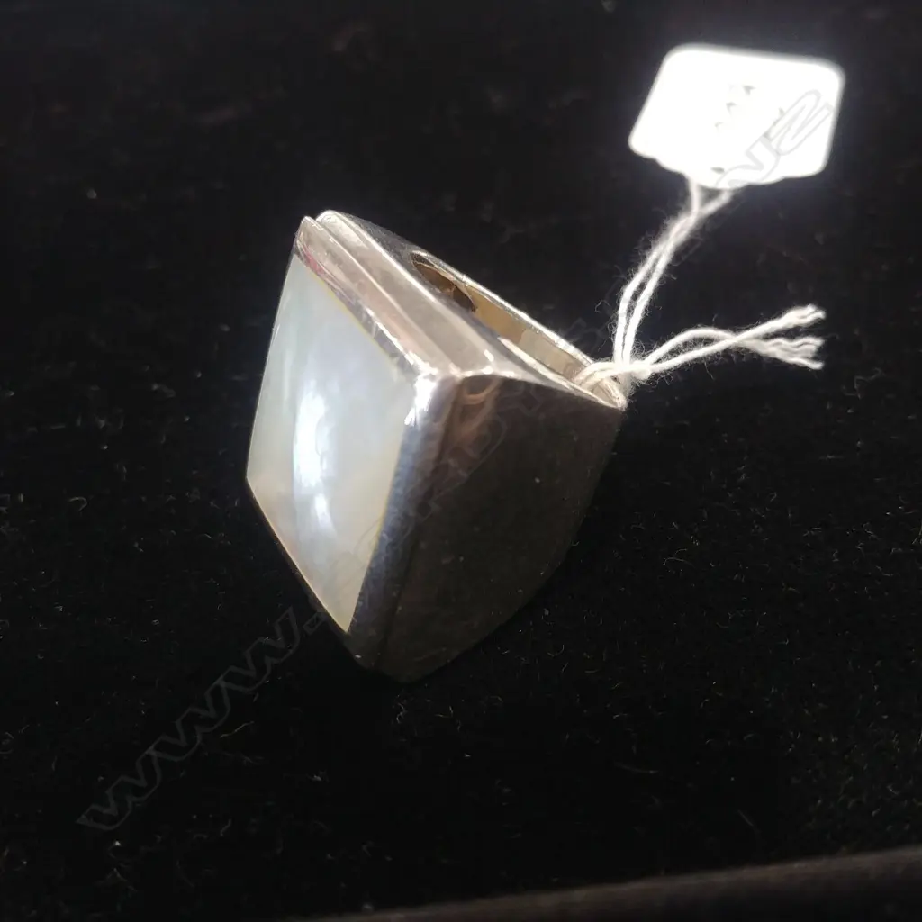 STG SILVER MOP RING Image 1++