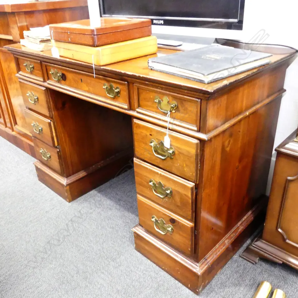 KNEEHOLE DESK Image 1++