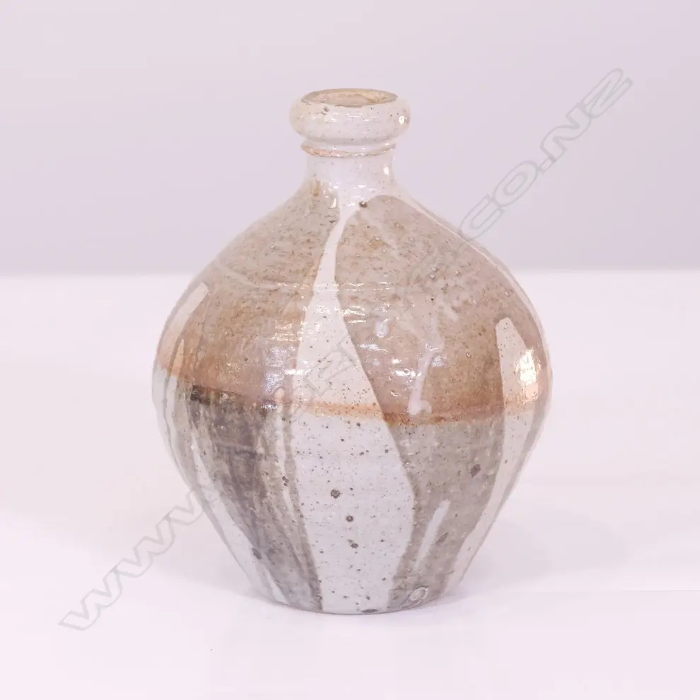 WARREN TIPPET OVOID VASE Image 1++