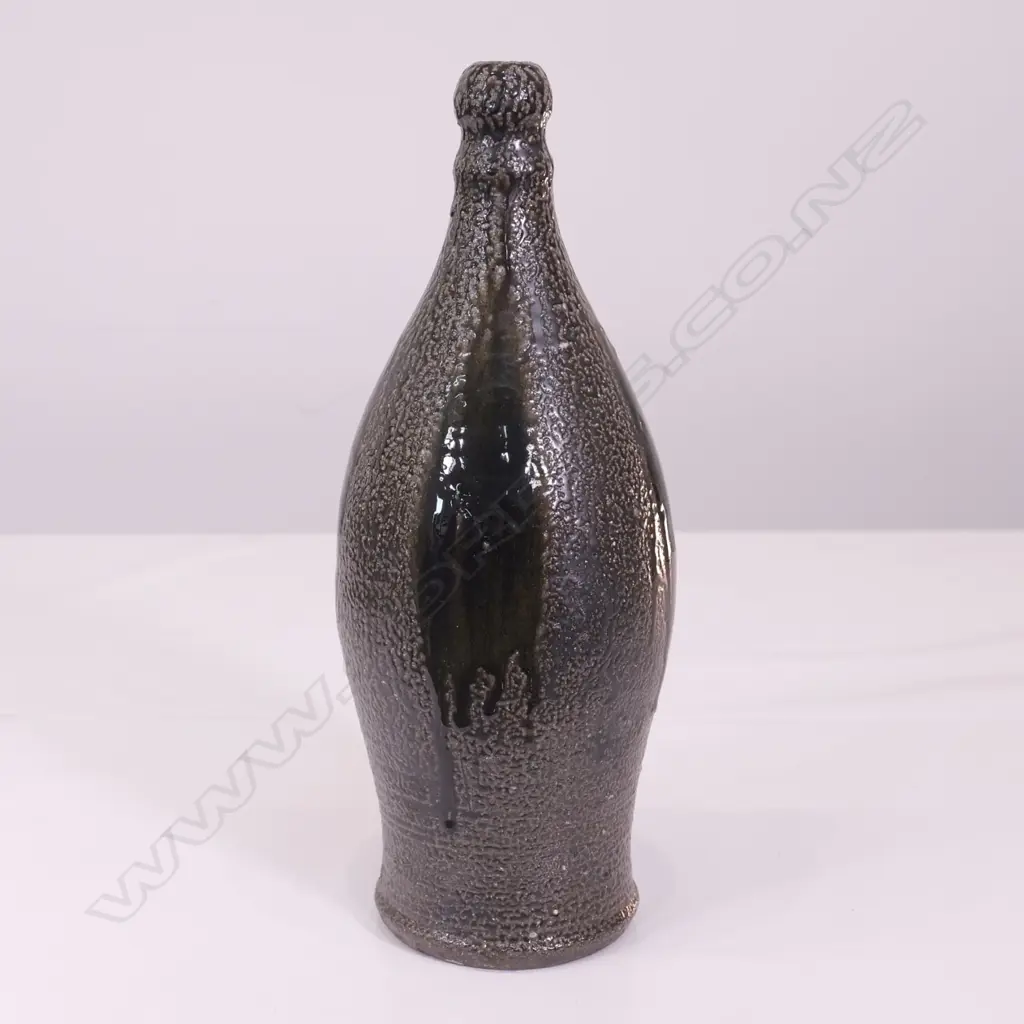 DENIS O'CONNOR LGE SALT GLAZE POT Image 1++