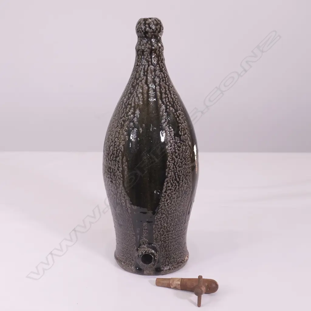 DENIS O'CONNOR LGE SALT GLAZE POT Image 1++