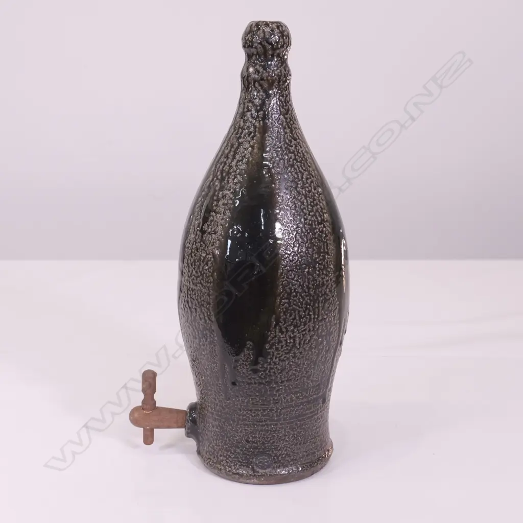 DENIS O'CONNOR LGE SALT GLAZE POT Image 1++