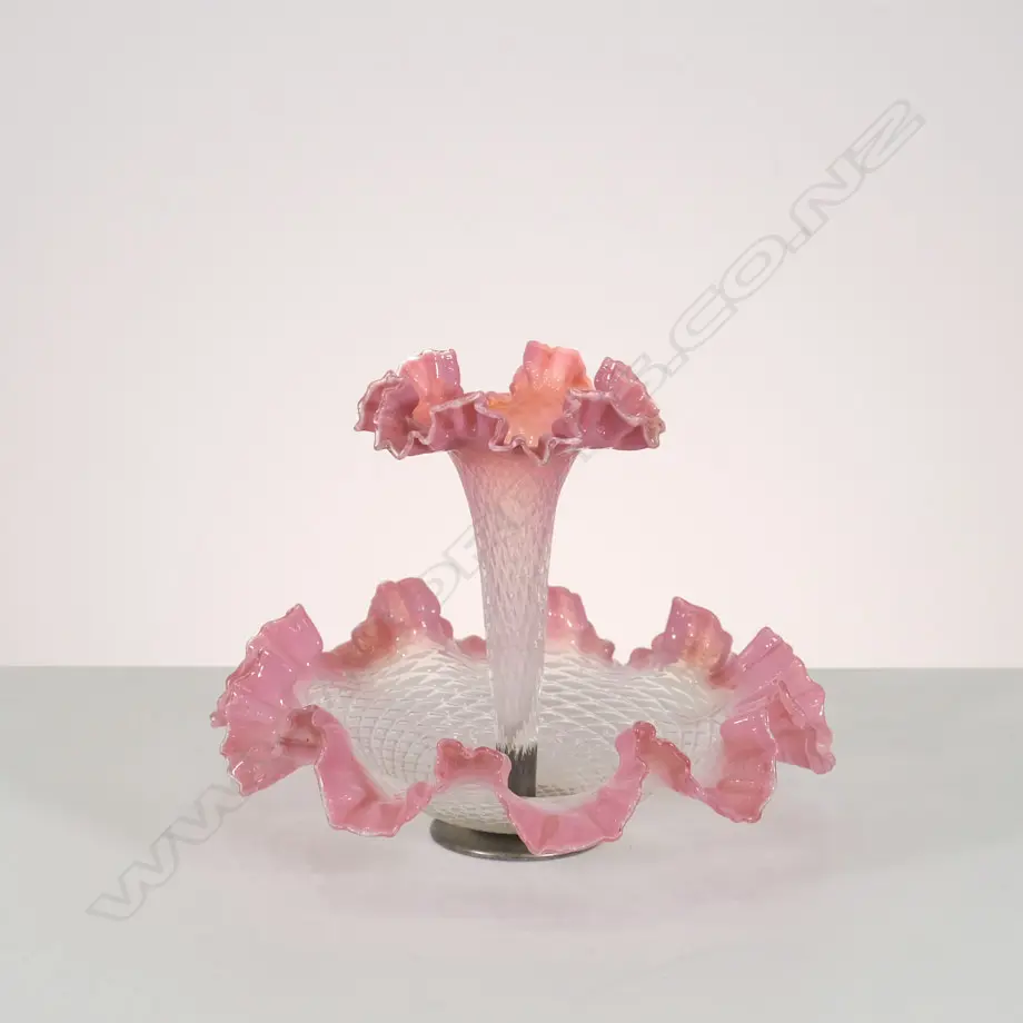 VICTORIAN GLASS CENTERPIECE PINK FRILLED EDGE Image 1++