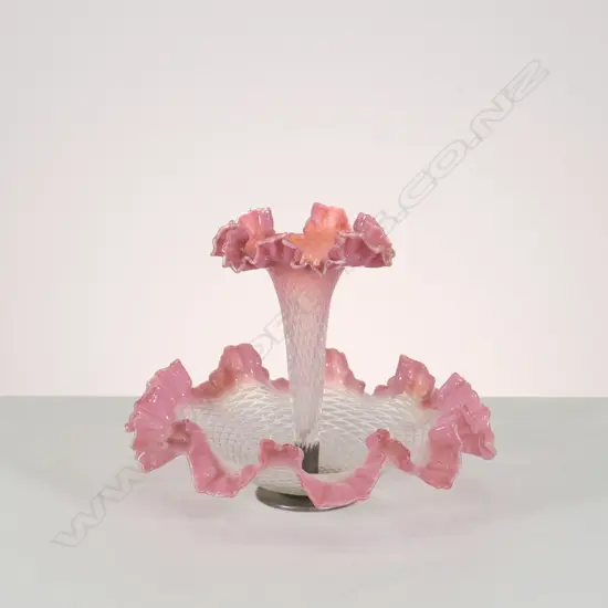 VICTORIAN GLASS CENTERPIECE PINK FRILLED EDGE