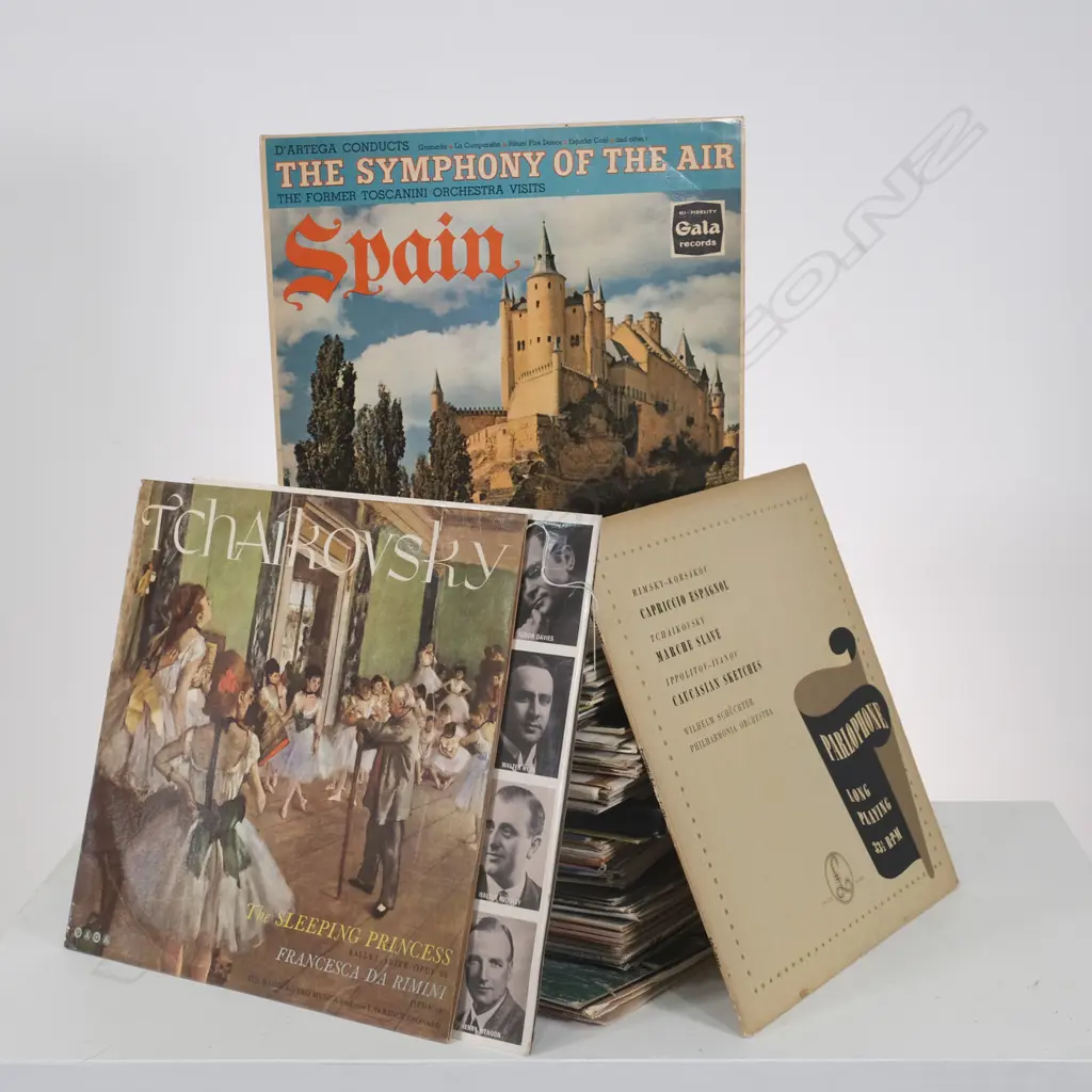 BOX OF LPs Image 1++