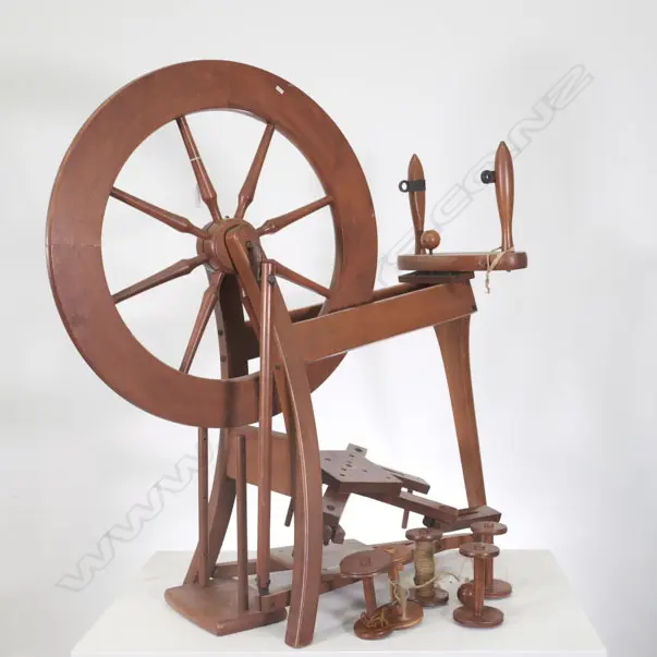 MODERN SPINNING REEL WITH ASST SPOOLS, Image 1++