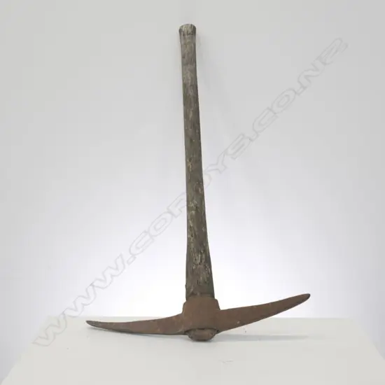 VINTAGE PICK AXE, L. 930MM